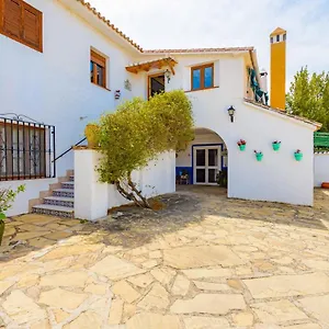 Pensión Casa Jardín Del Olivar Con Piscina Privada, Alcaucín