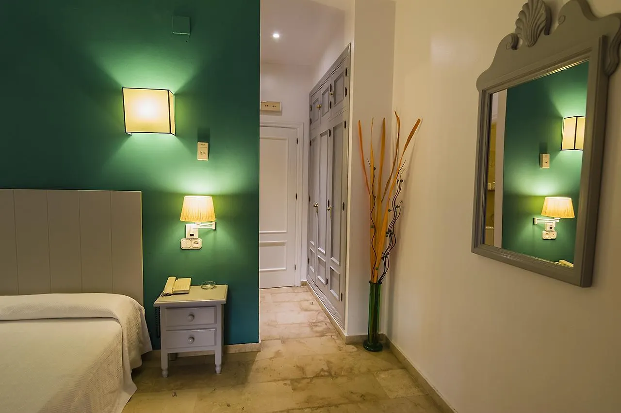 Hostal Drago Pueblo Nuevo de Guadiaro 2*,