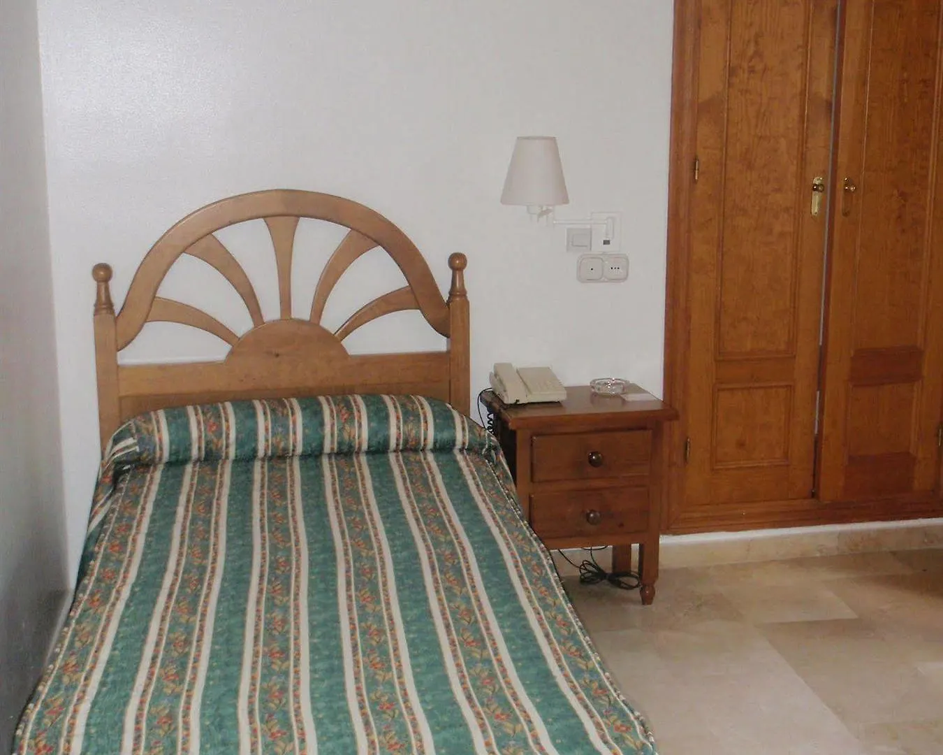 Hostal Drago Pueblo Nuevo de Guadiaro Affittacamere